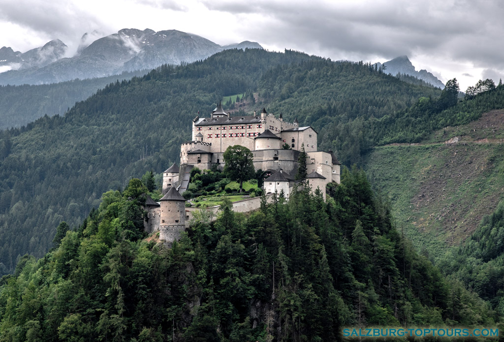 Tour from Salzburg to the fortess Hohenwerden - Private tour by mini bus with Salzburg Guide Eugene