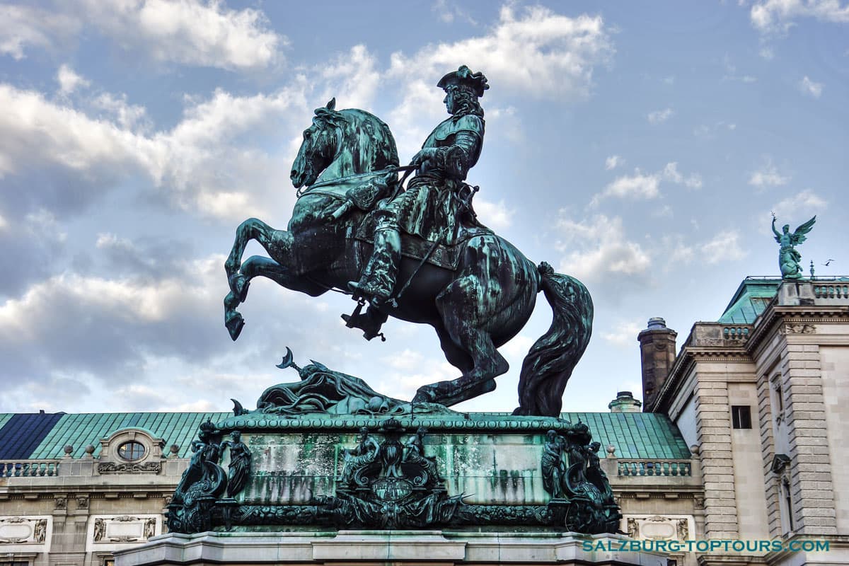 Salzburg to Vienna: Exclusive Sightseeing Transfer & Private Tour