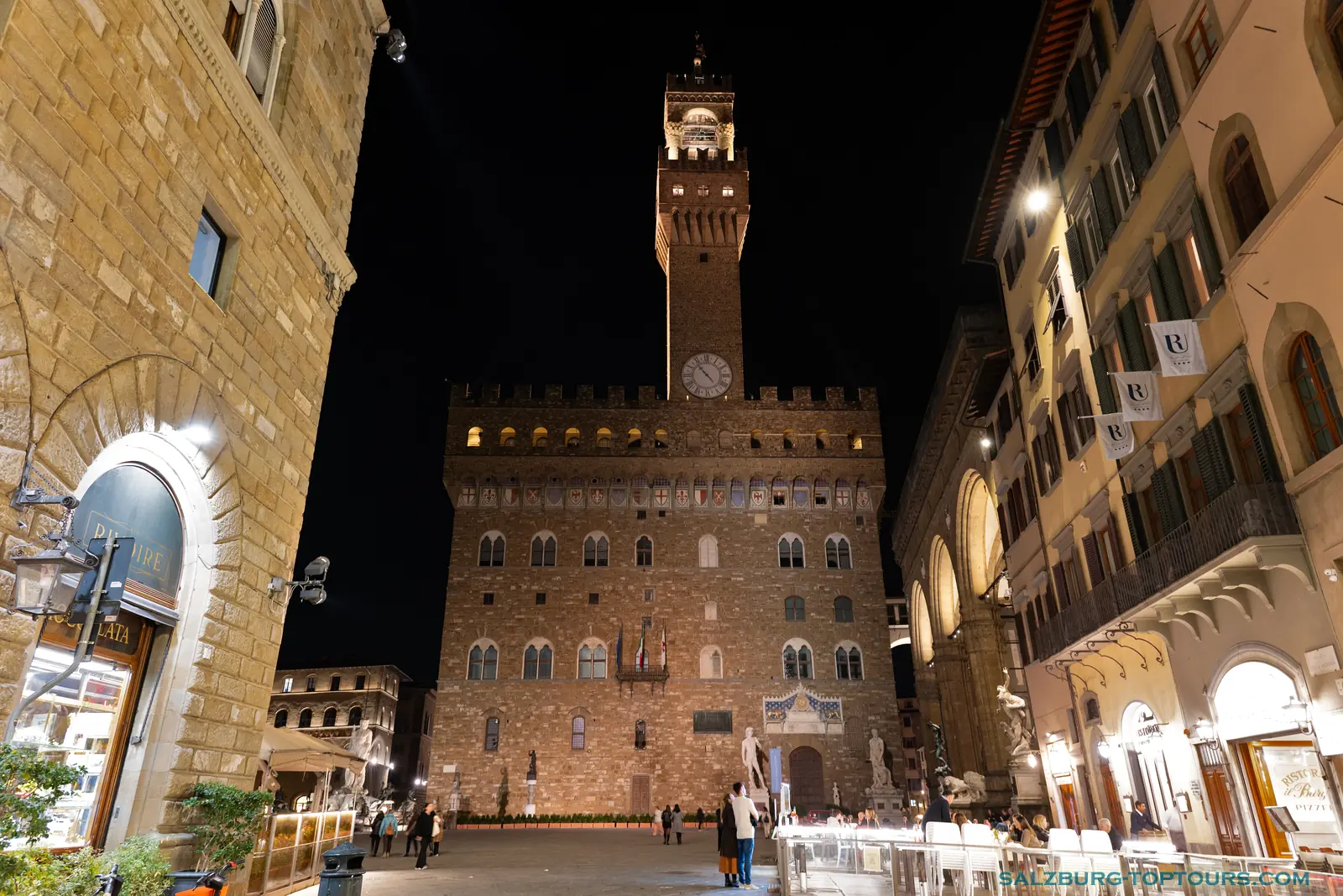 Salzburg toptours blog florence palazzo vecchio night | Salzburg Top Tours by Eugene